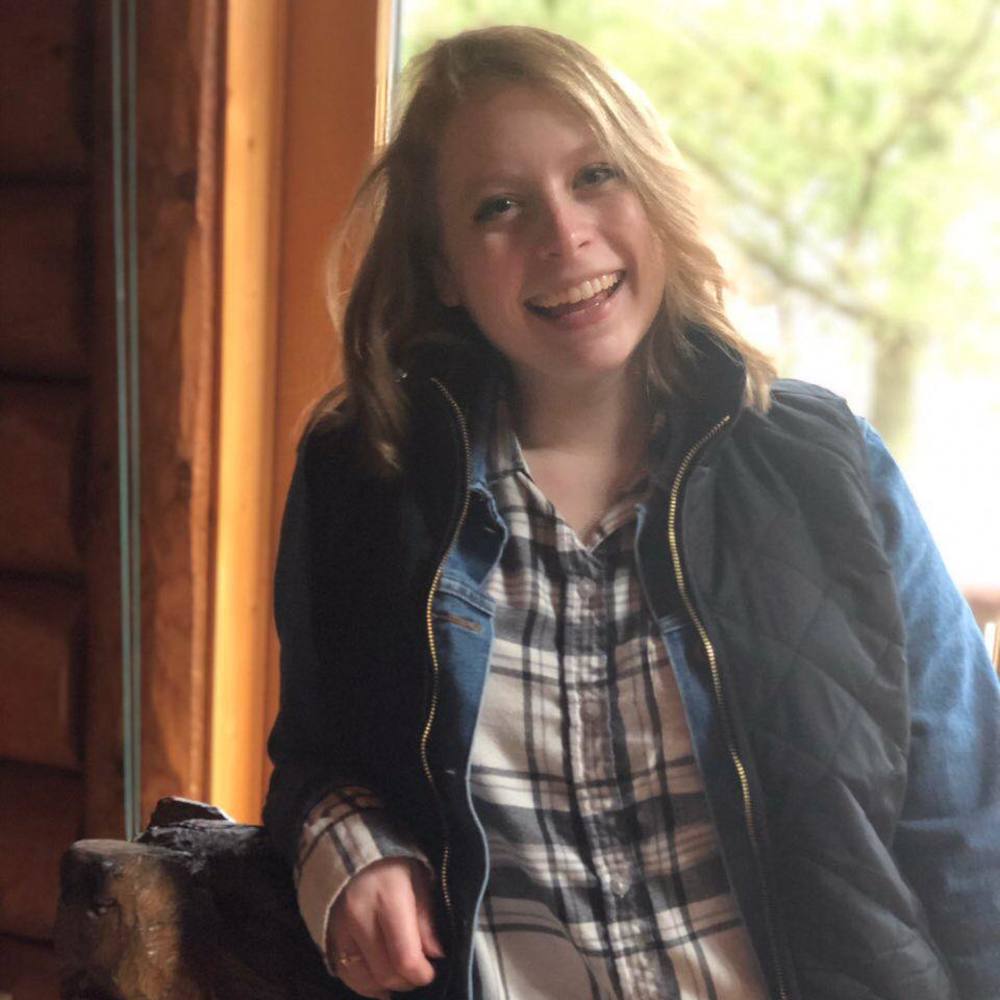 Meet your Posher, Caitlin